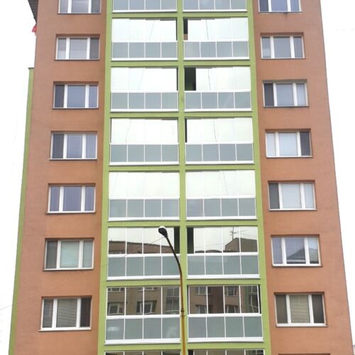 Zasklenie balkóna antireflexné sklo stop-sol bronz