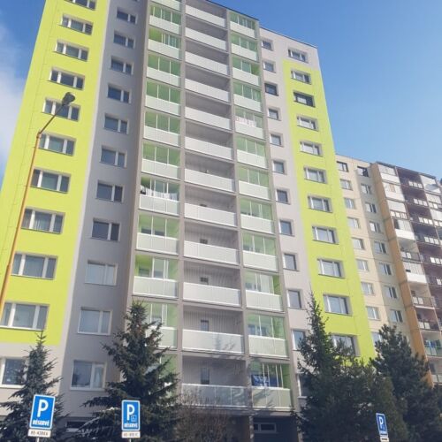Zasklenie balkónov a zábradlie na bytovom dome Košice