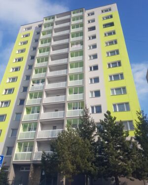 Zasklenie balkónov a zábradlie na bytovom dome Košice