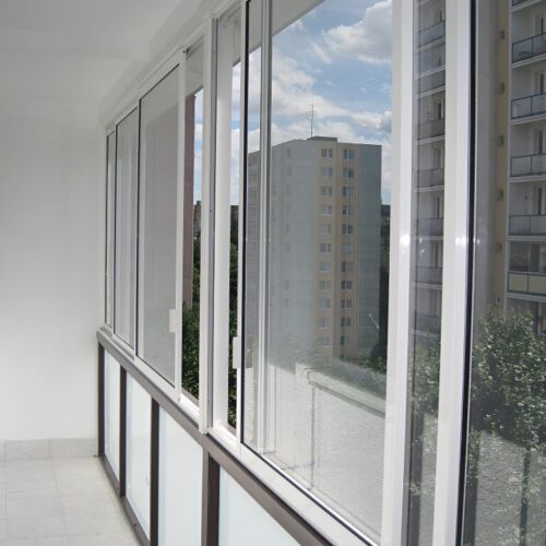 Zasklievanie balkónov Bratislava – Karlova Ves